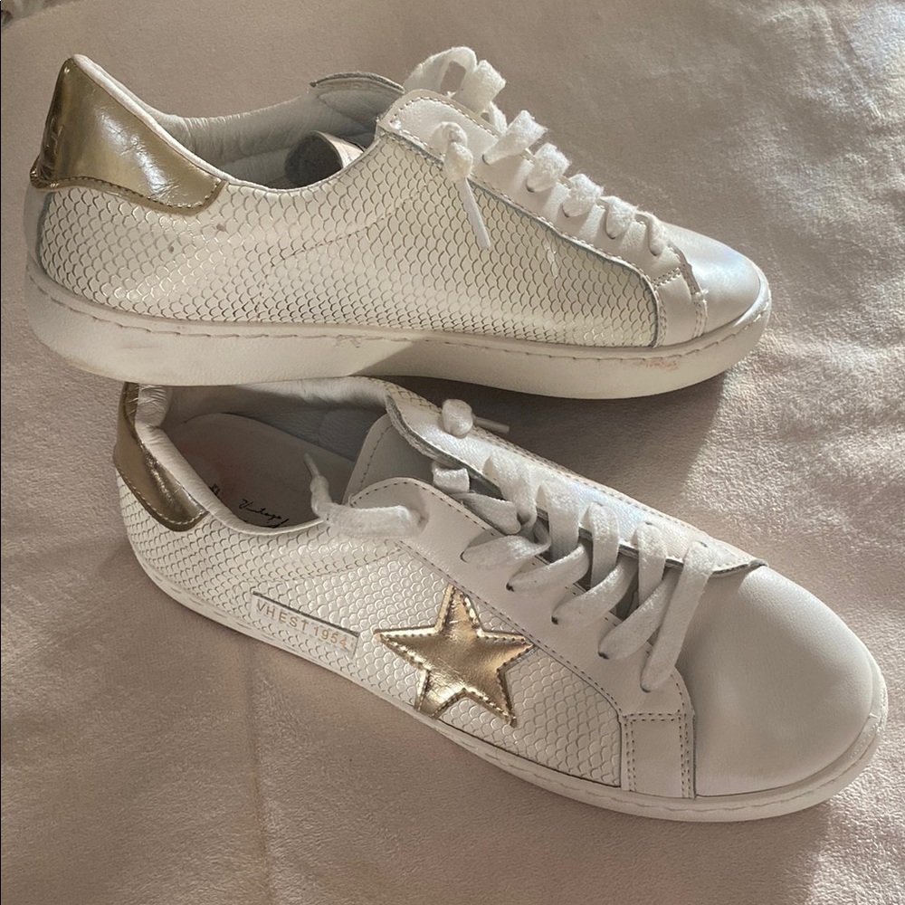 Vintage White Sneakers with Gold Star and Heel Accent - Women
